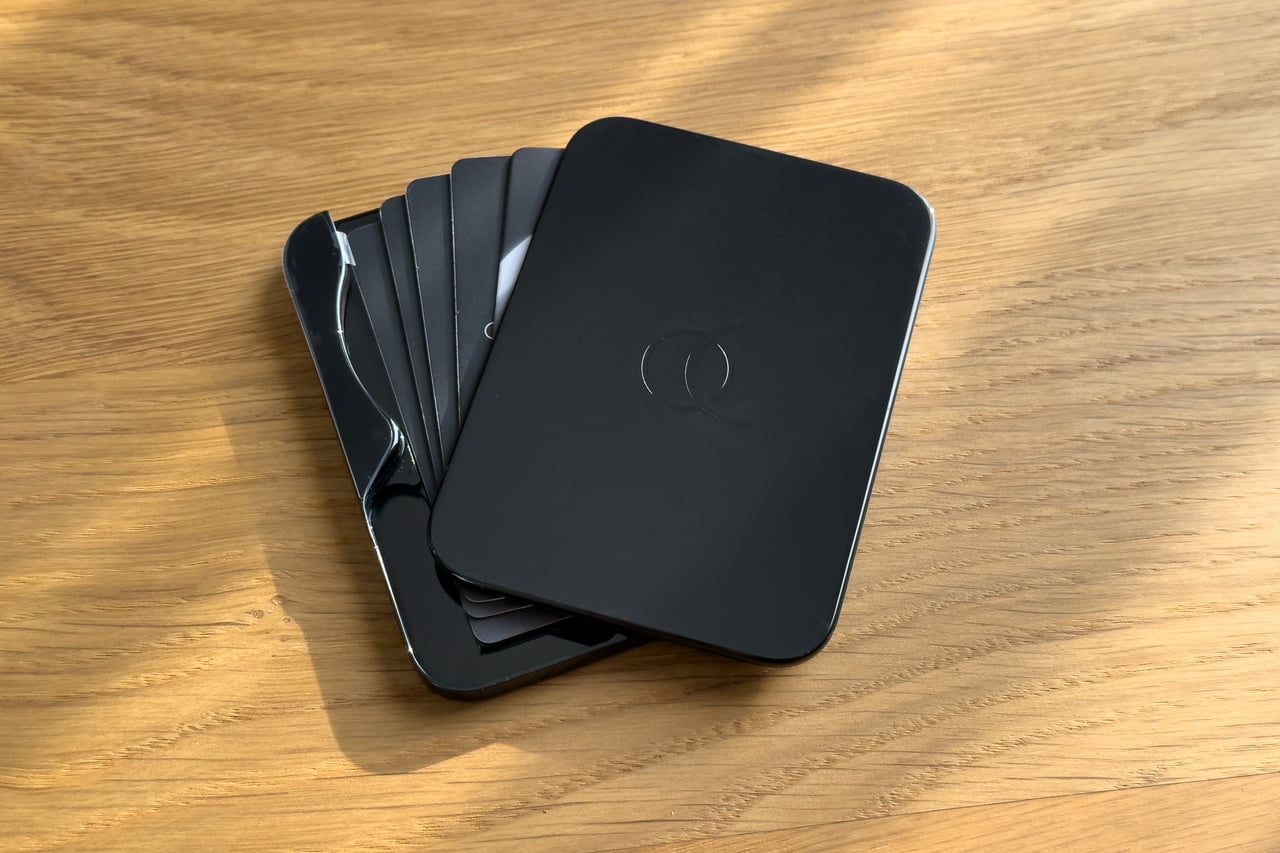 Cards fanned out of the Arc Vault in Onyx Black, each in its own slot - Luxe Digital
