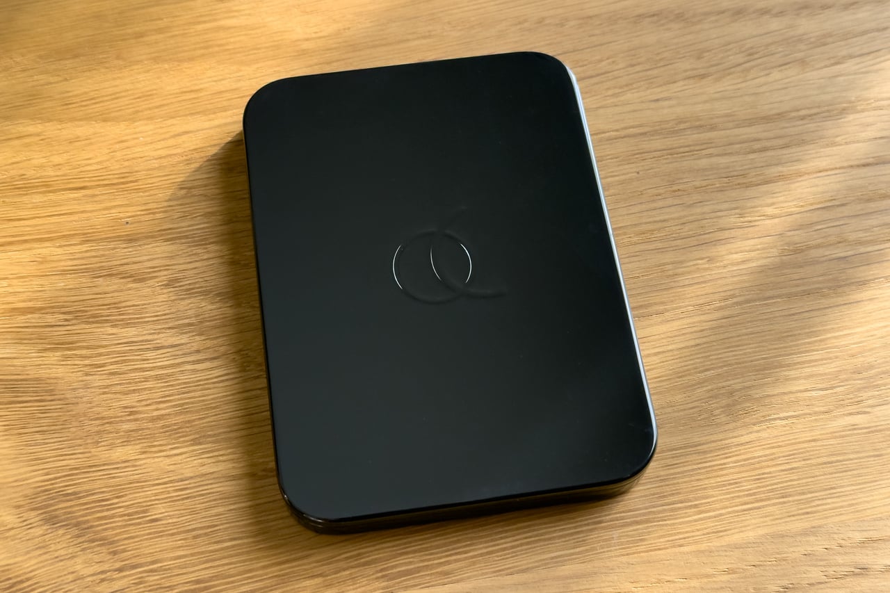 Arc Vault in Onyx Black lying flat on a wooden desk - Luxe Digital