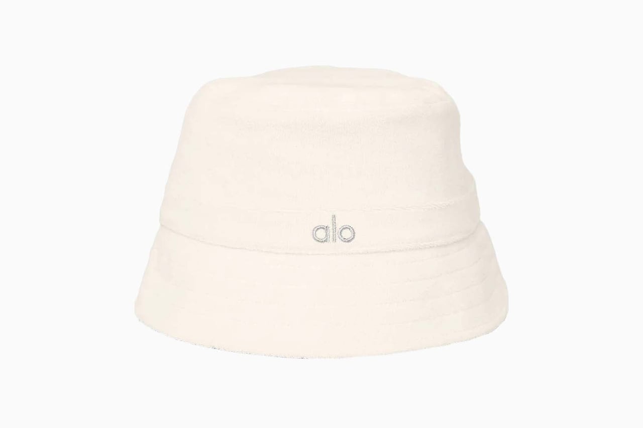 best bucket hats women alo beachside bucket hat review - Luxe Digital