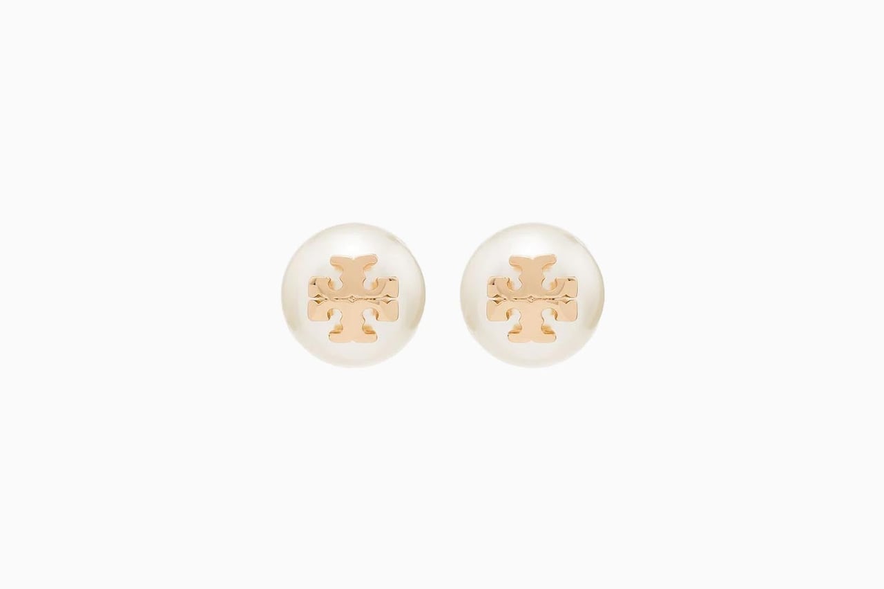 best earrings women tory burch logo plaque pearl stud earrings review - Luxe Digital