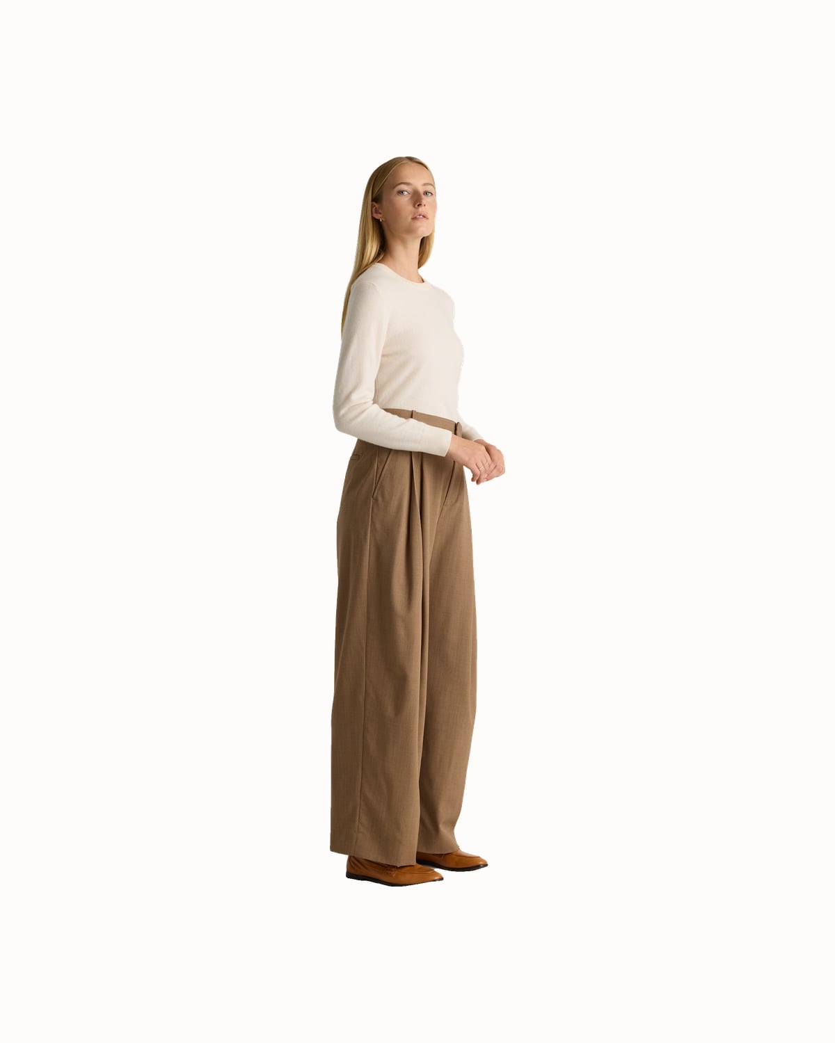 Quince Mongolian cashmere crewneck sweater in ivory - Luxe Digital