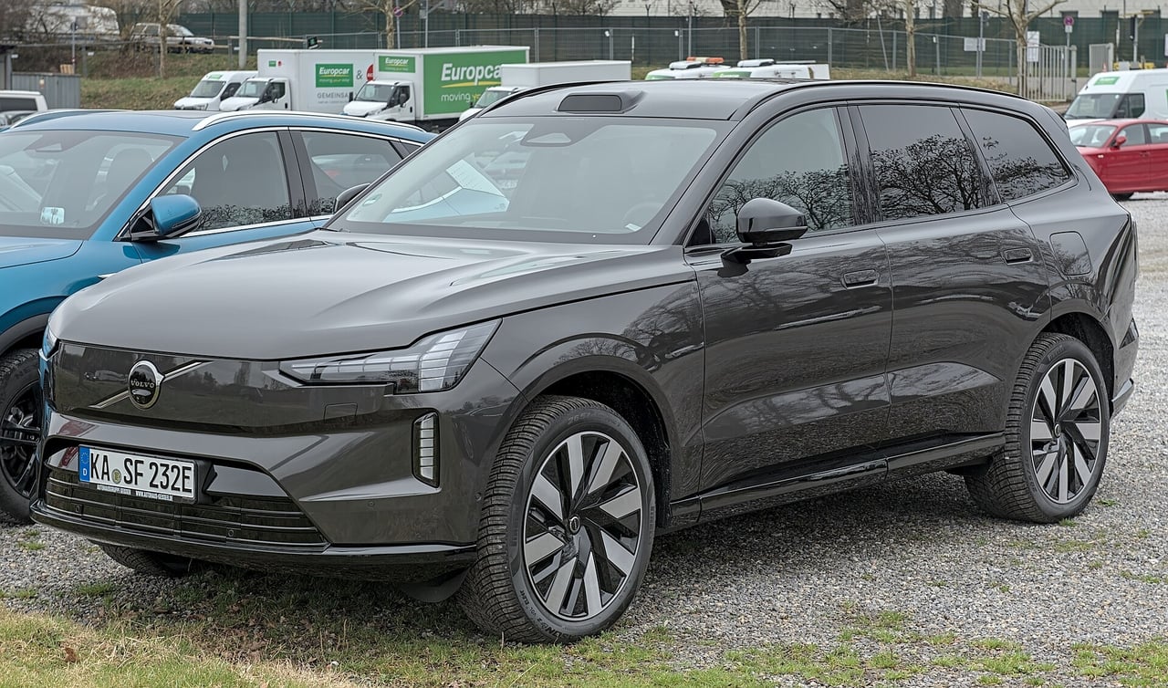 best luxury SUV Volvo EX90 - Luxe Digital
