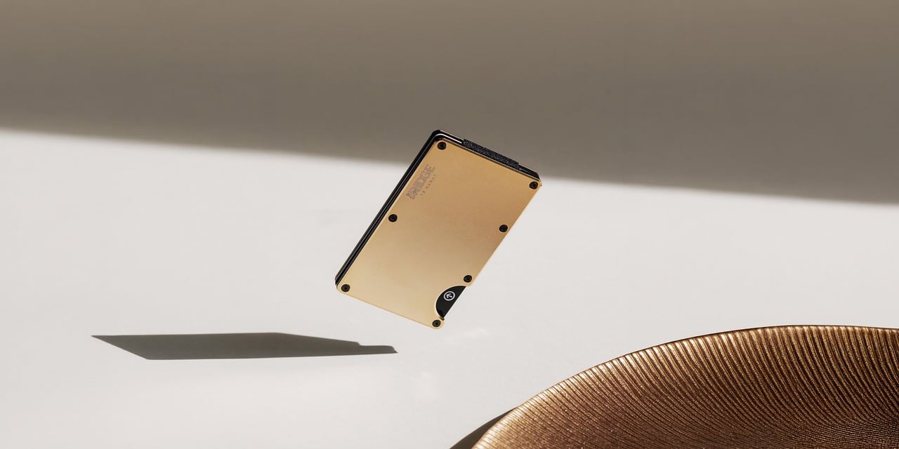 best minimalist men's wallets - Luxe Digital