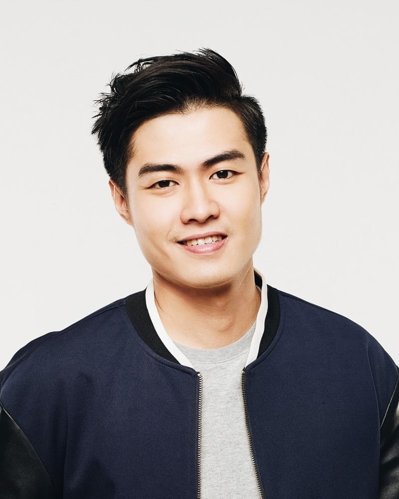 best short haircuts men classic side part - Luxe Digital