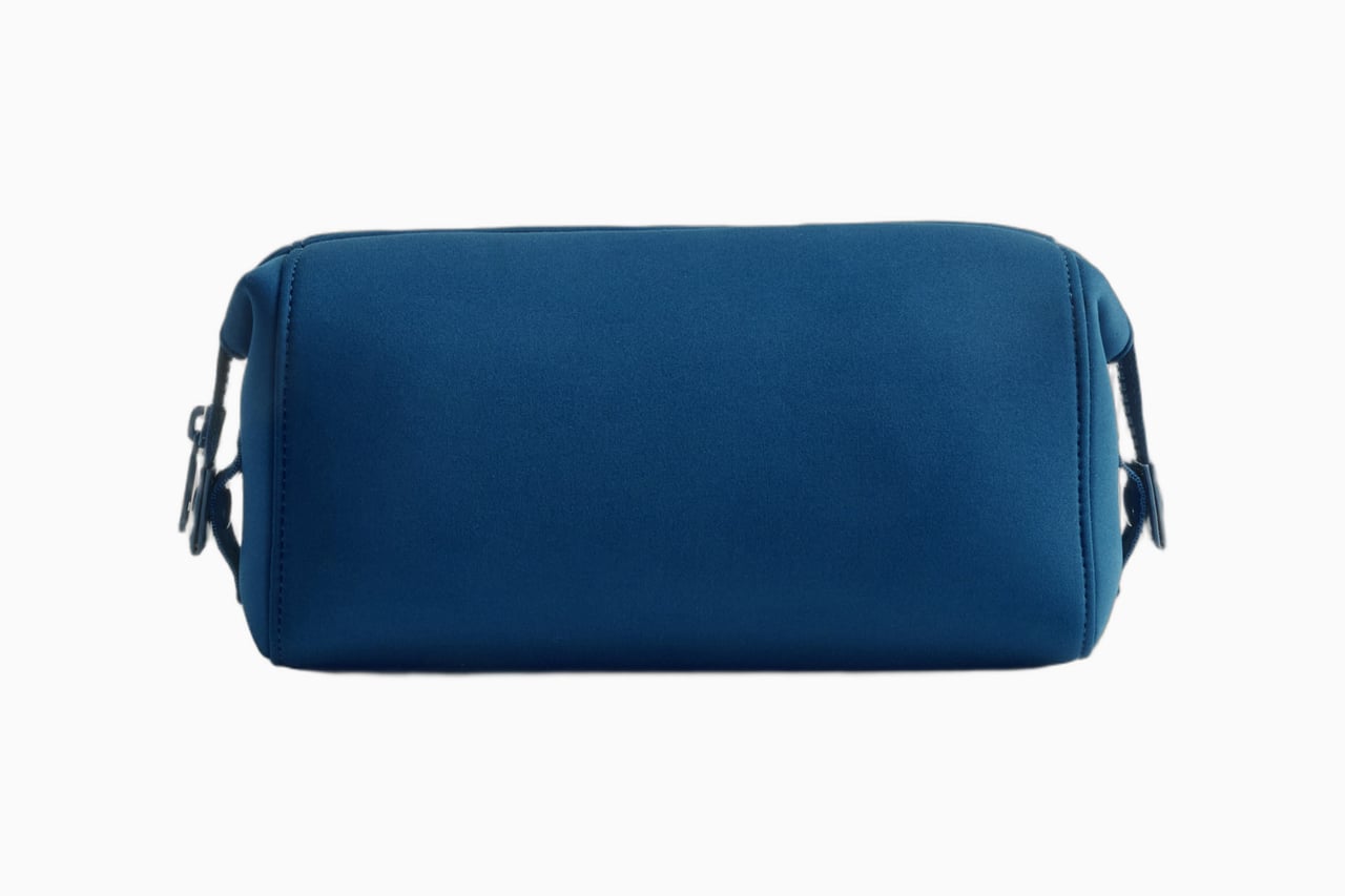 best toiletry bags women quince all-day neoprene toiletry bag - Luxe Digital