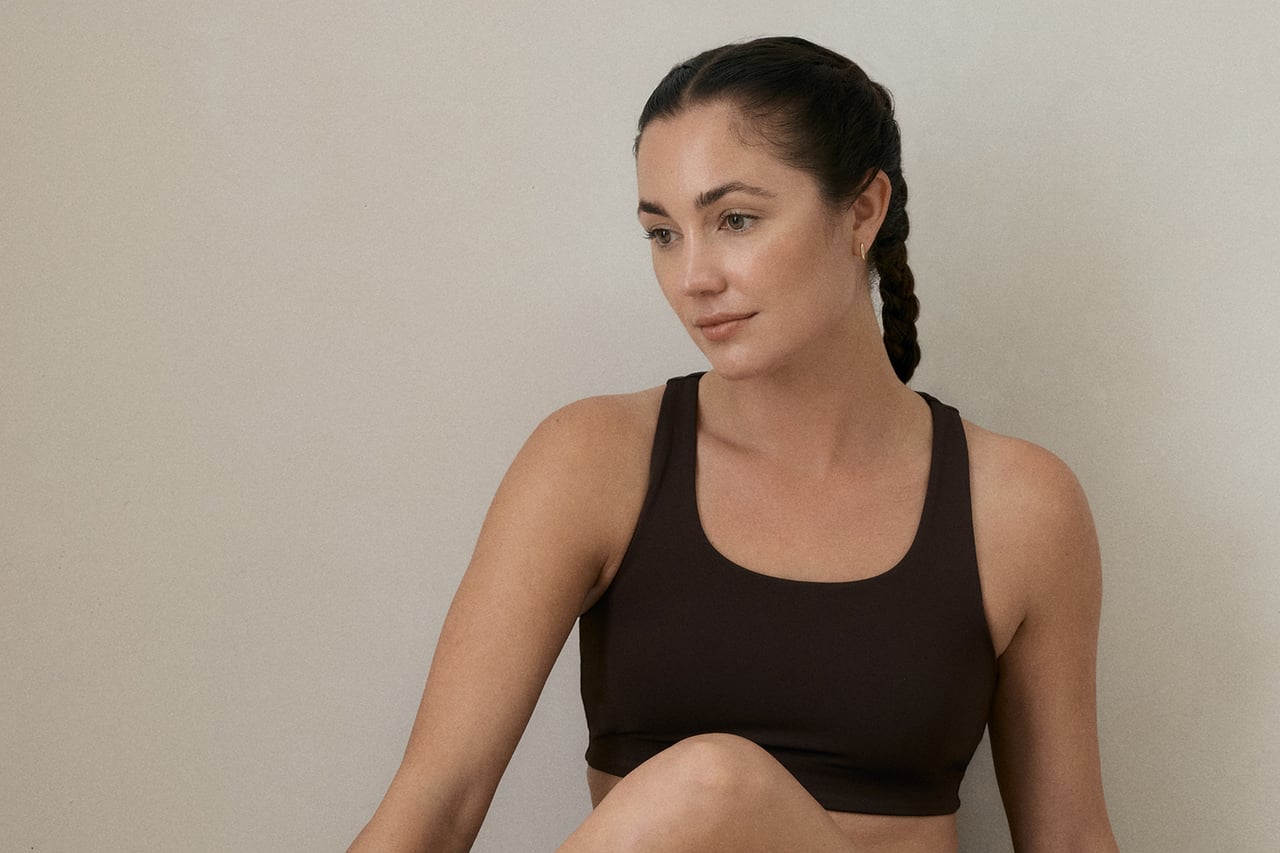 best women activewear brands quince sports bra and shorts - Luxe Digital