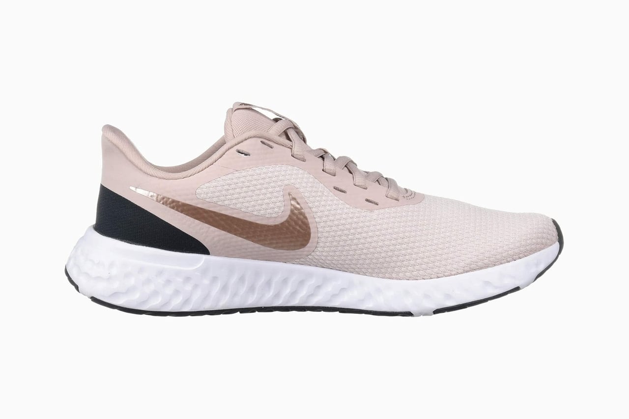 best women walking shoes nike revolution 5 sneakers - Luxe Digital