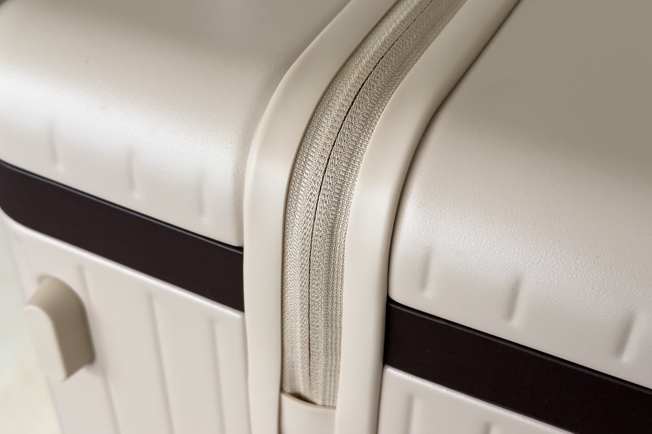 Close-up of the Carl Friedrik polycarbonate shell, zip and chocolate band - Luxe Digital