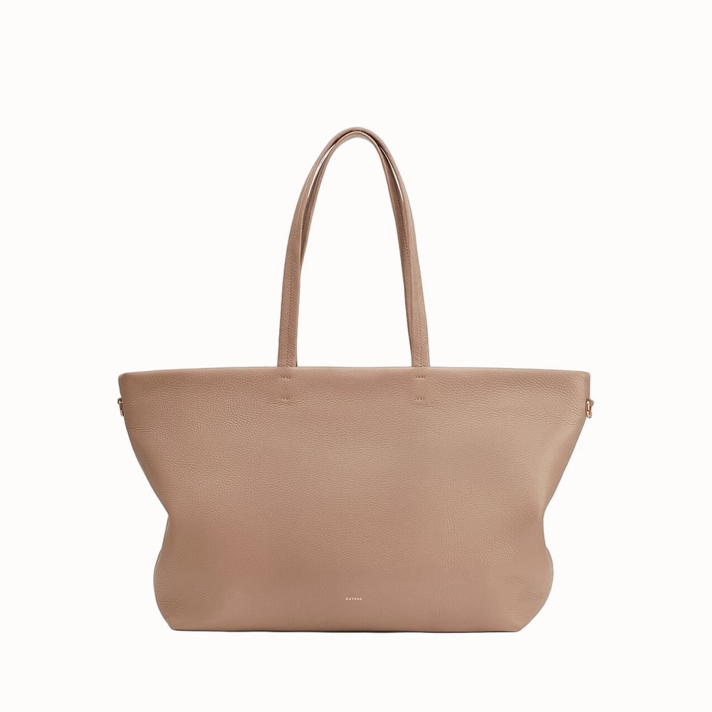 Cuyana Classic Easy Zipper Tote in Cappuccino - Luxe Digital