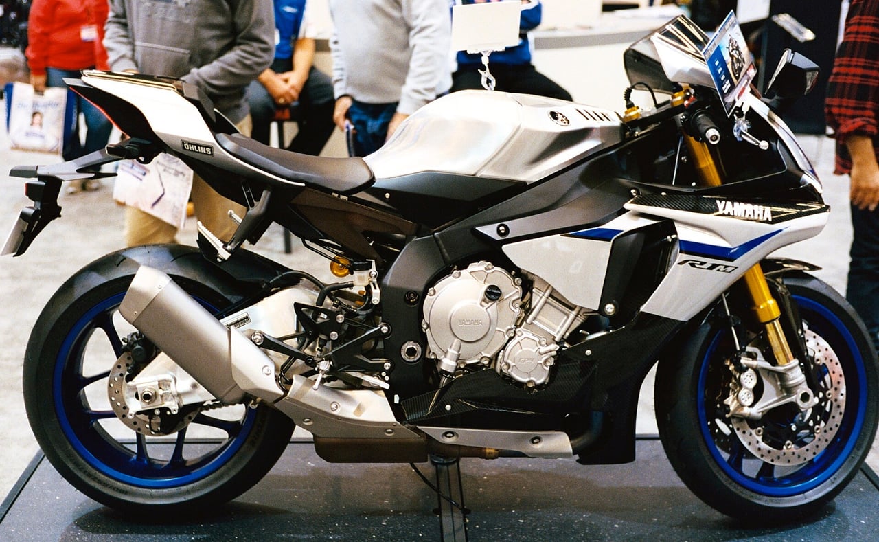 fastest motorcycles yamaha yzf-r1m review - Luxe Digital