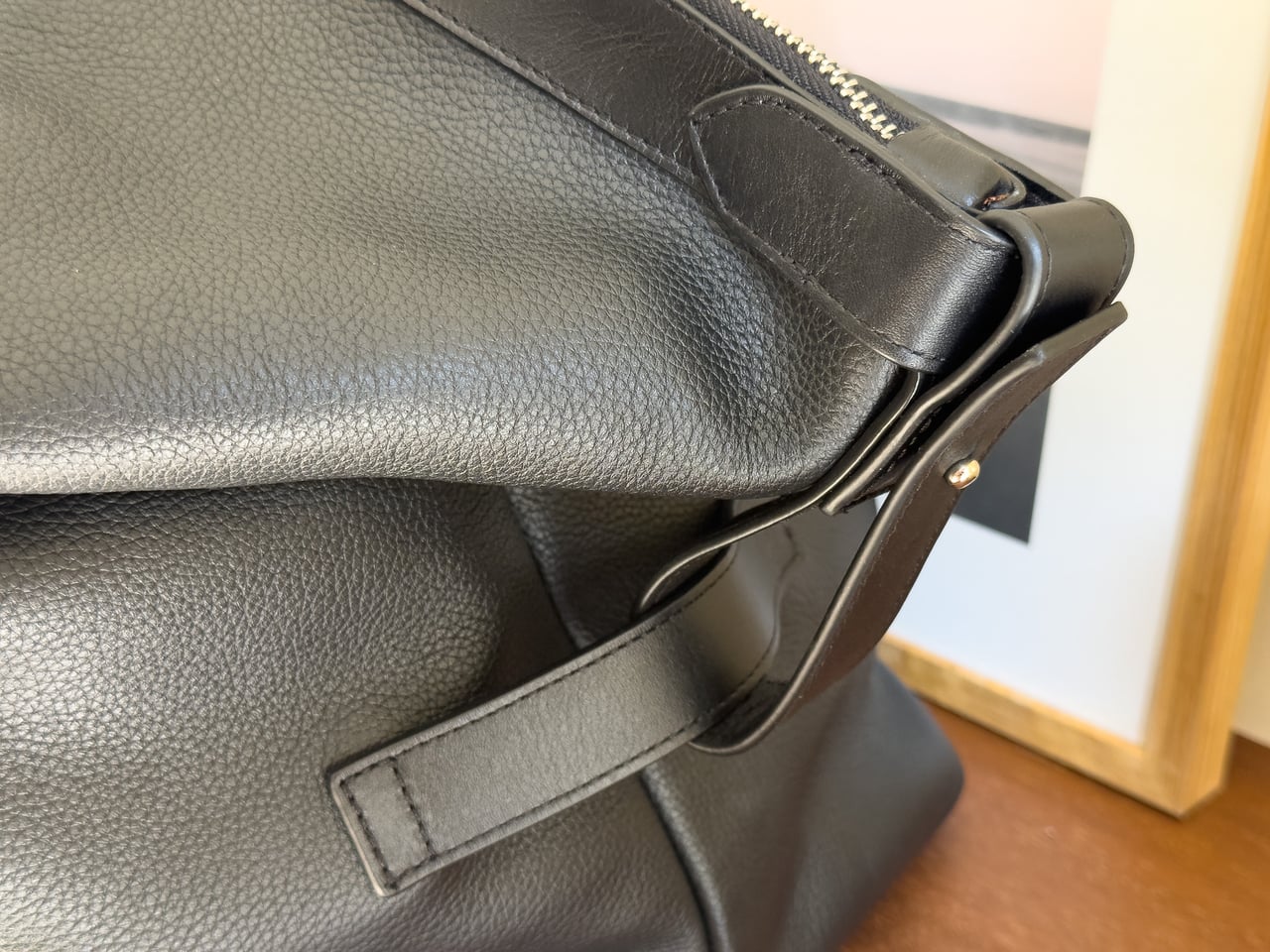 Close-up of pebbled full-grain leather and a smooth leather end strap on the Harber London Leather Overnight Bag - Luxe Digital