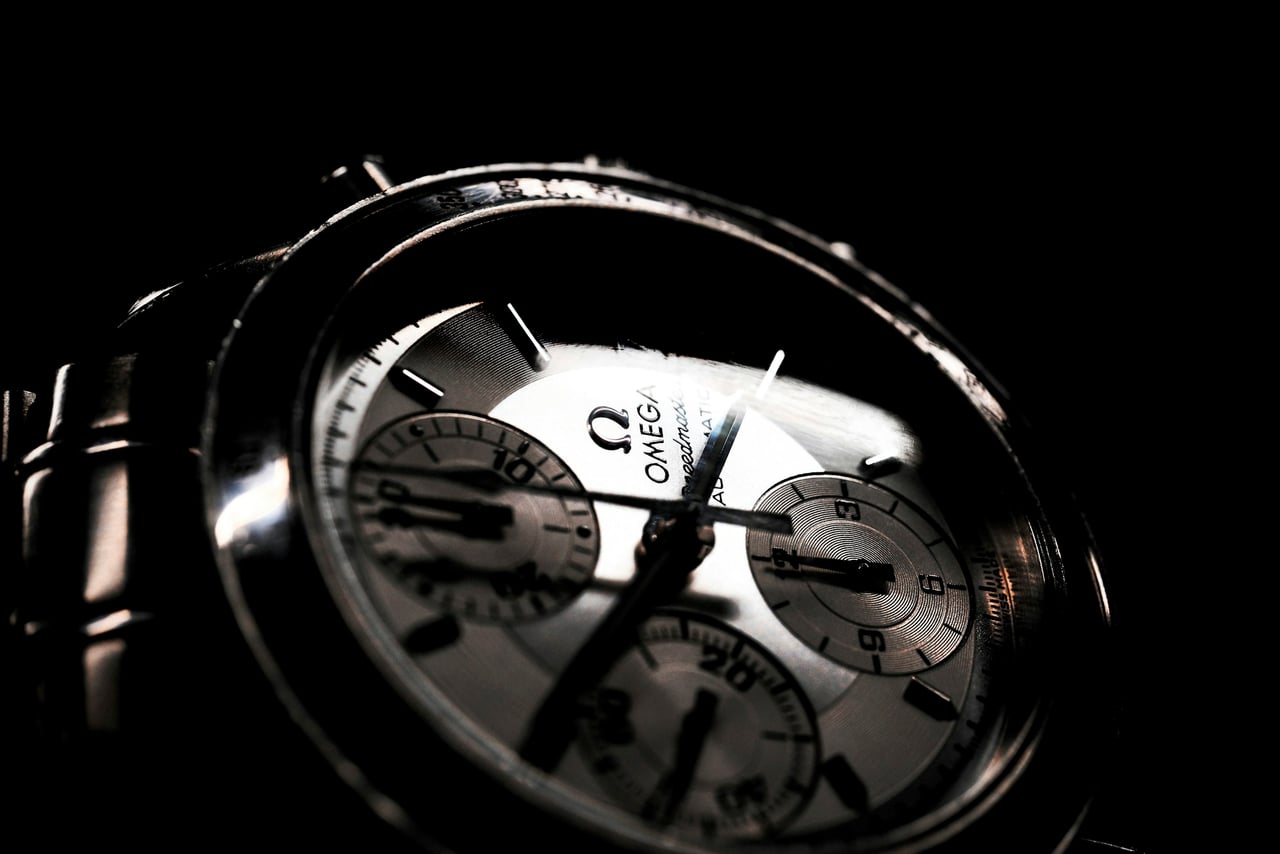 omega speedmaster moonwatch chronograph - Luxe Digital