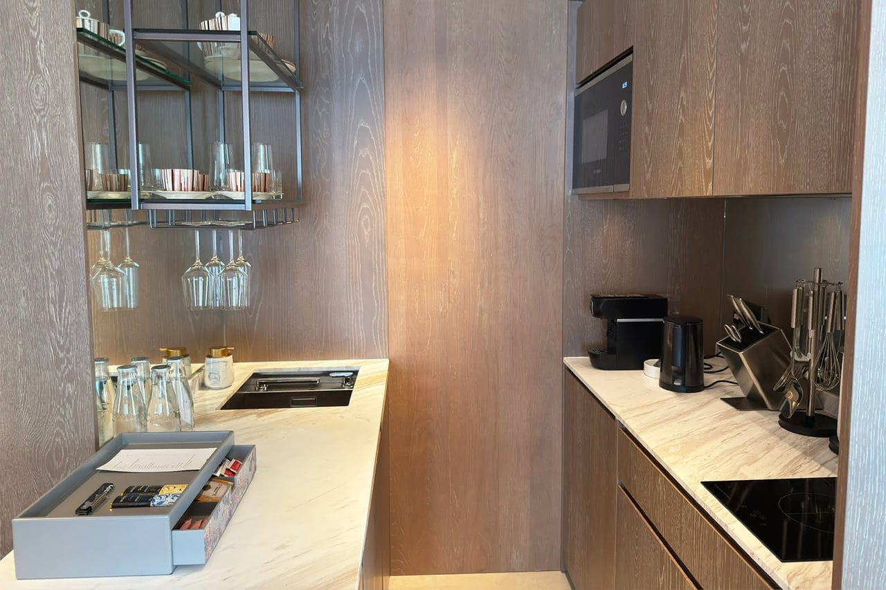 mandarin oriental singapore review family room kitchenette luxe digital