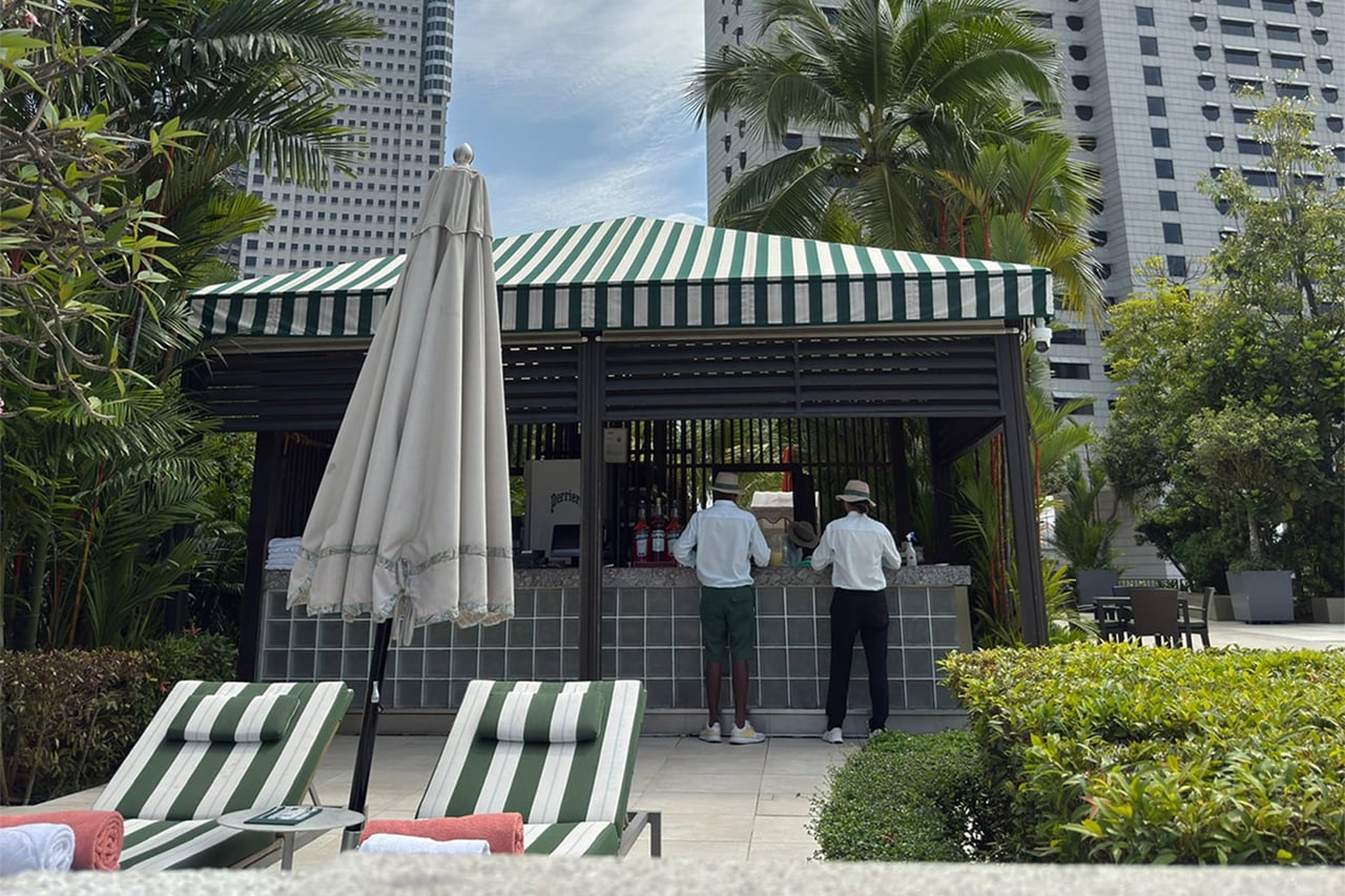 mandarin oriental singapore review poolside resort vibes luxe digital