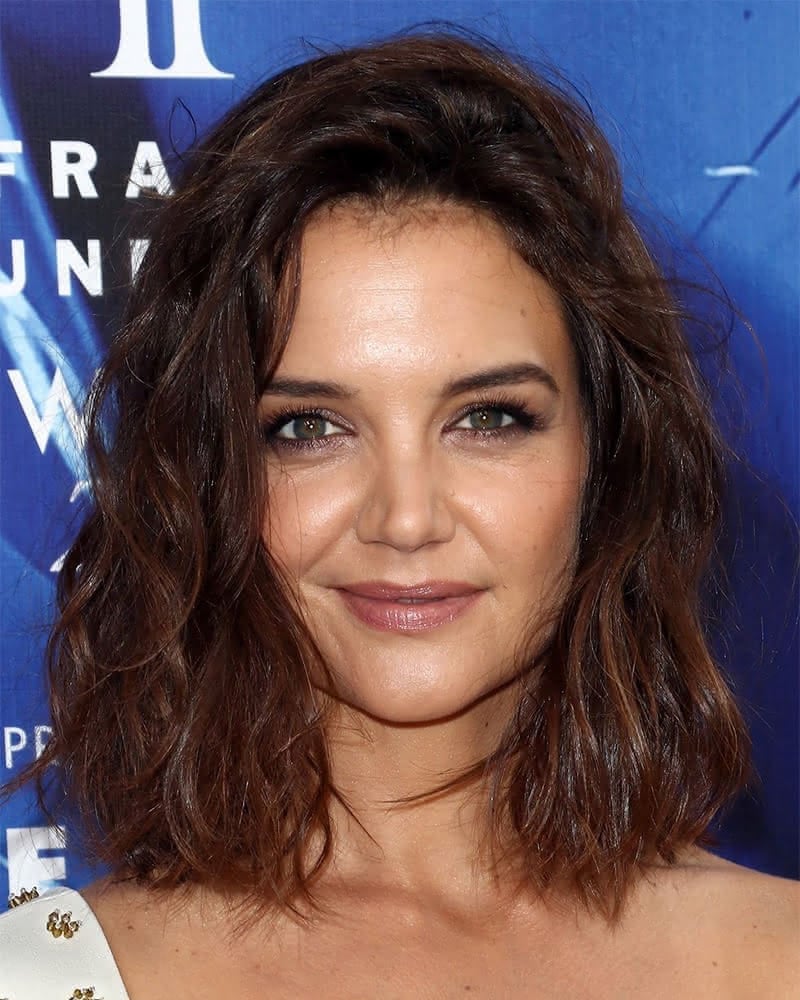 medium haircuts for women wavy hair - Luxe Digital