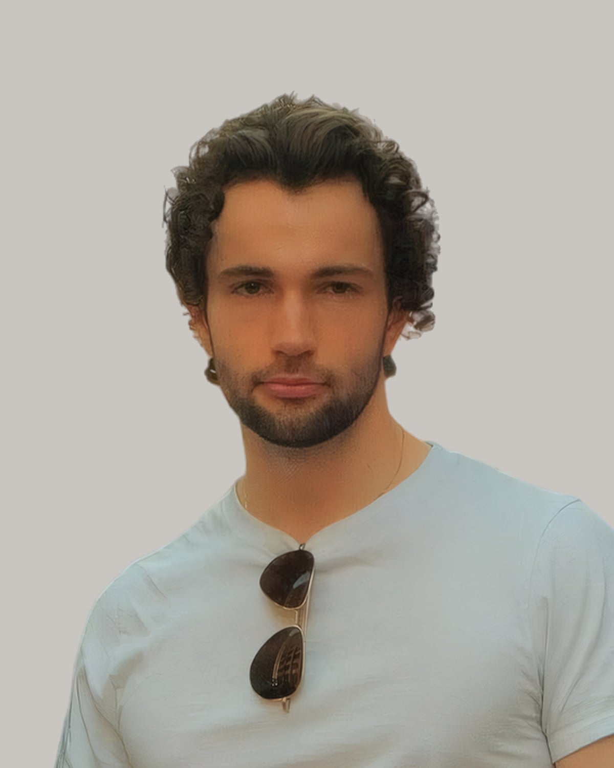 Bearded man with short wavy hair, seen from the front