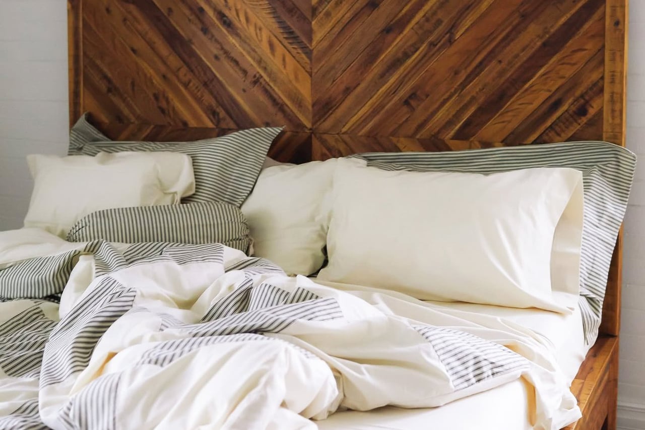 Red Land Cotton bedsheet review - Luxe Digital