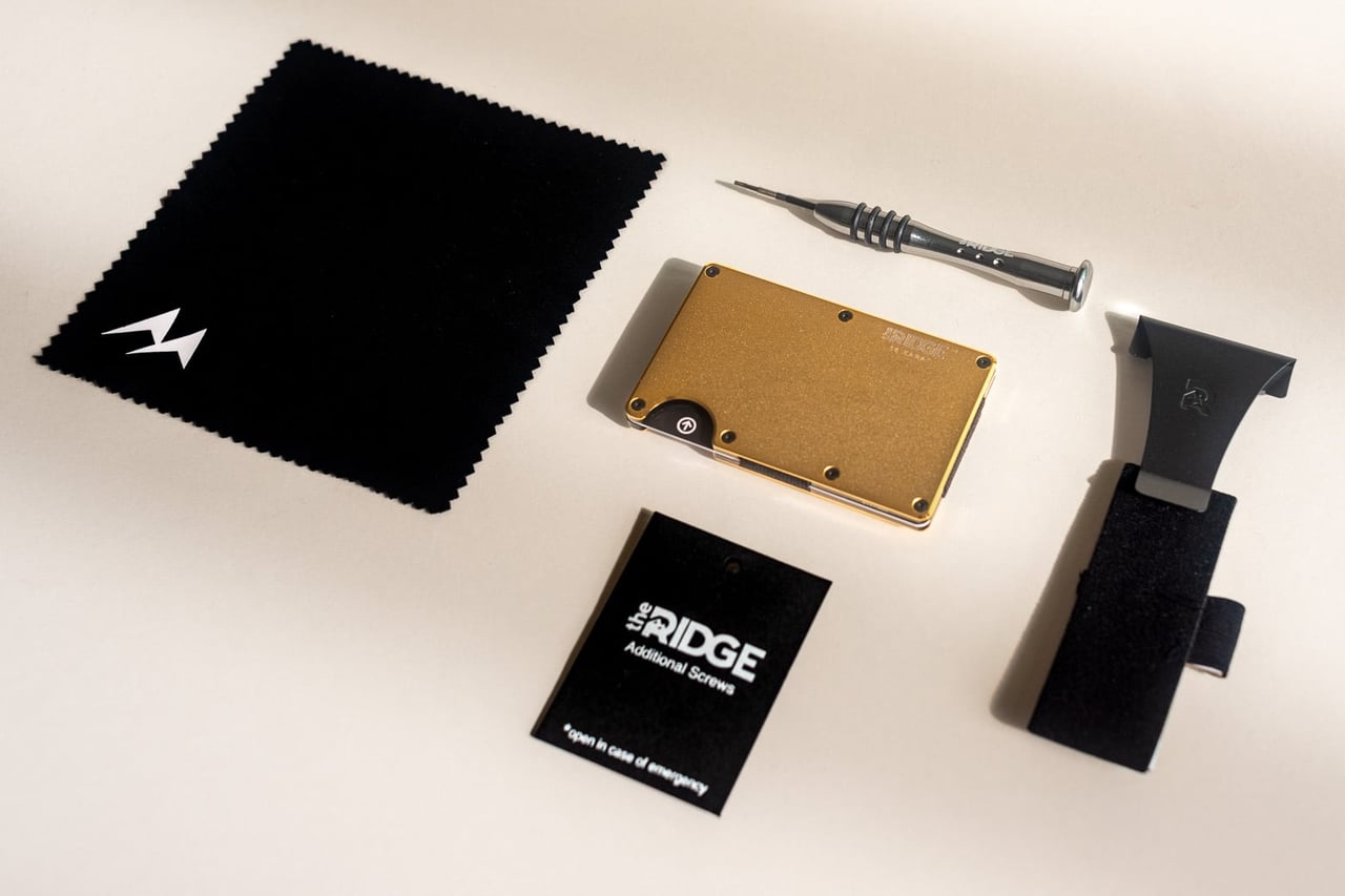 Ridge wallet review package - Luxe Digital