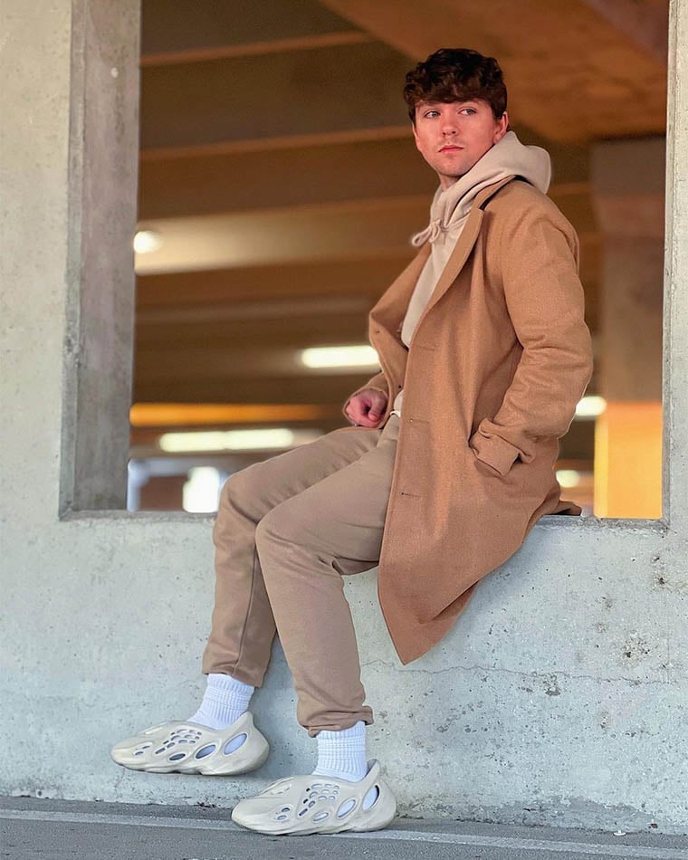 style yeezy foam runner on feet thebrandonharrison - Luxe Digital