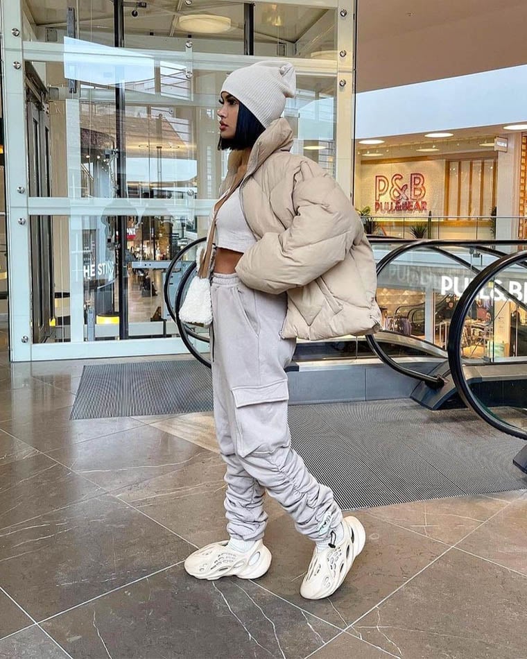 style yeezy foam runner on feet aliciabonora - Luxe Digital