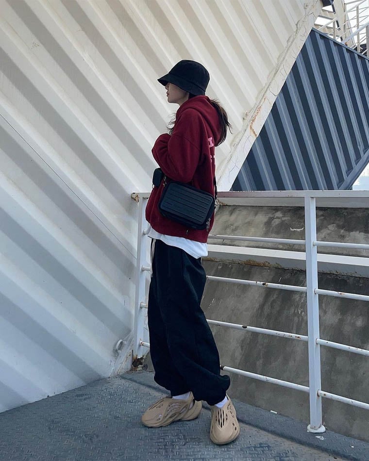 style yeezy foam runner on feet bipresent - Luxe Digital