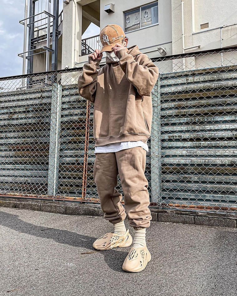 style yeezy foam runner on feet yu ta612 - Luxe Digital