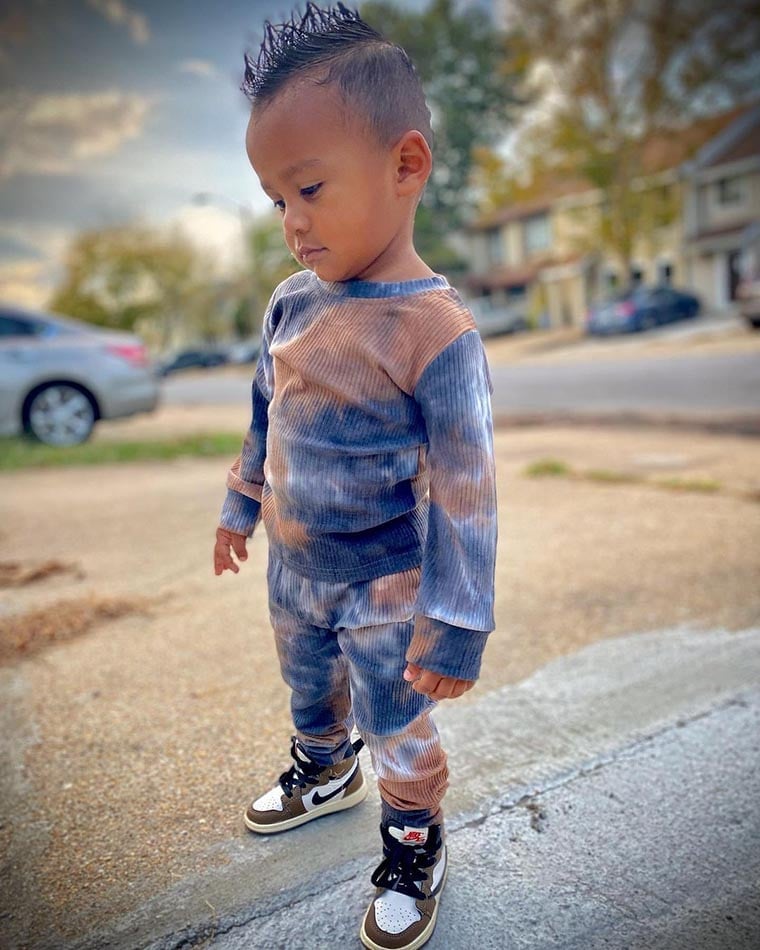 travis scott sneakers on feet account elijah henry627 luxe digital