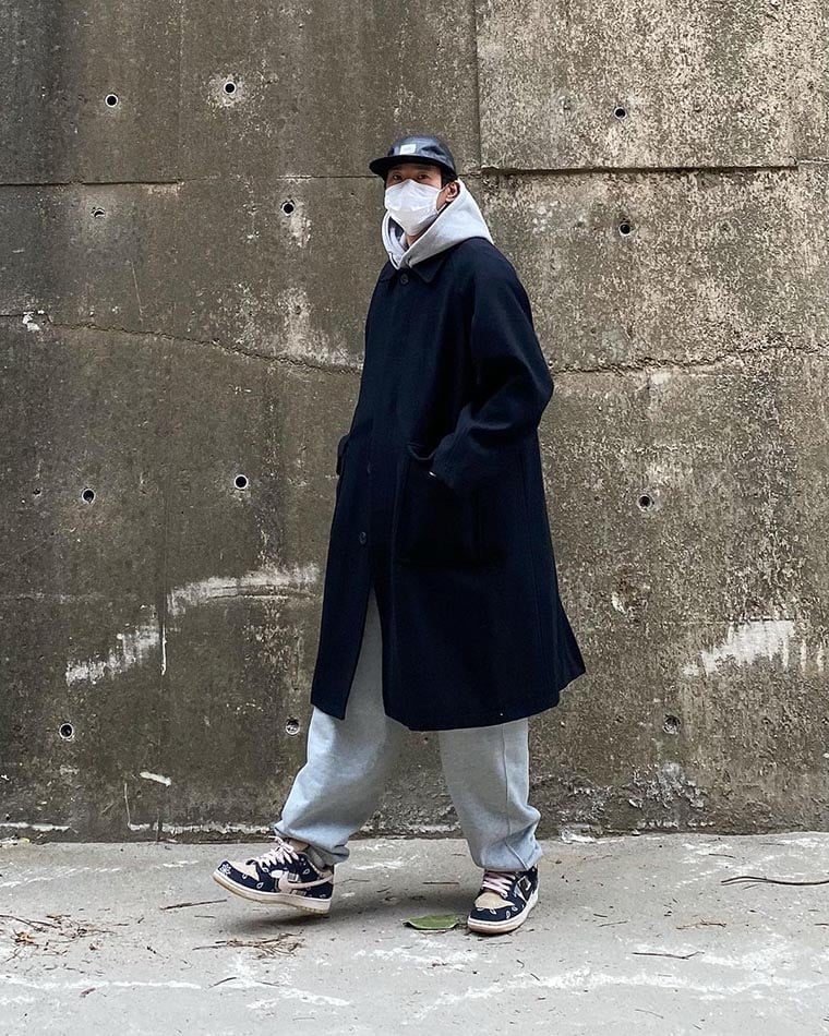 travis scott sneakers on feet jeonguss - Luxe Digital