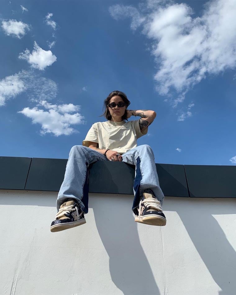 travis scott sneakers on feet wideawakearthquake - Luxe Digital