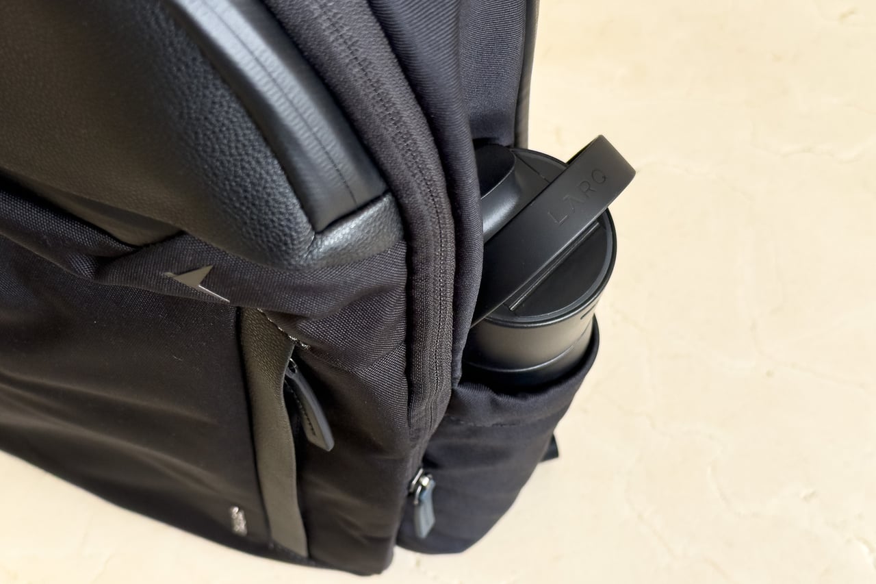 Troubadour Apex Backpack 4.0 side pocket holding a LARQ water bottle - Luxe Digital