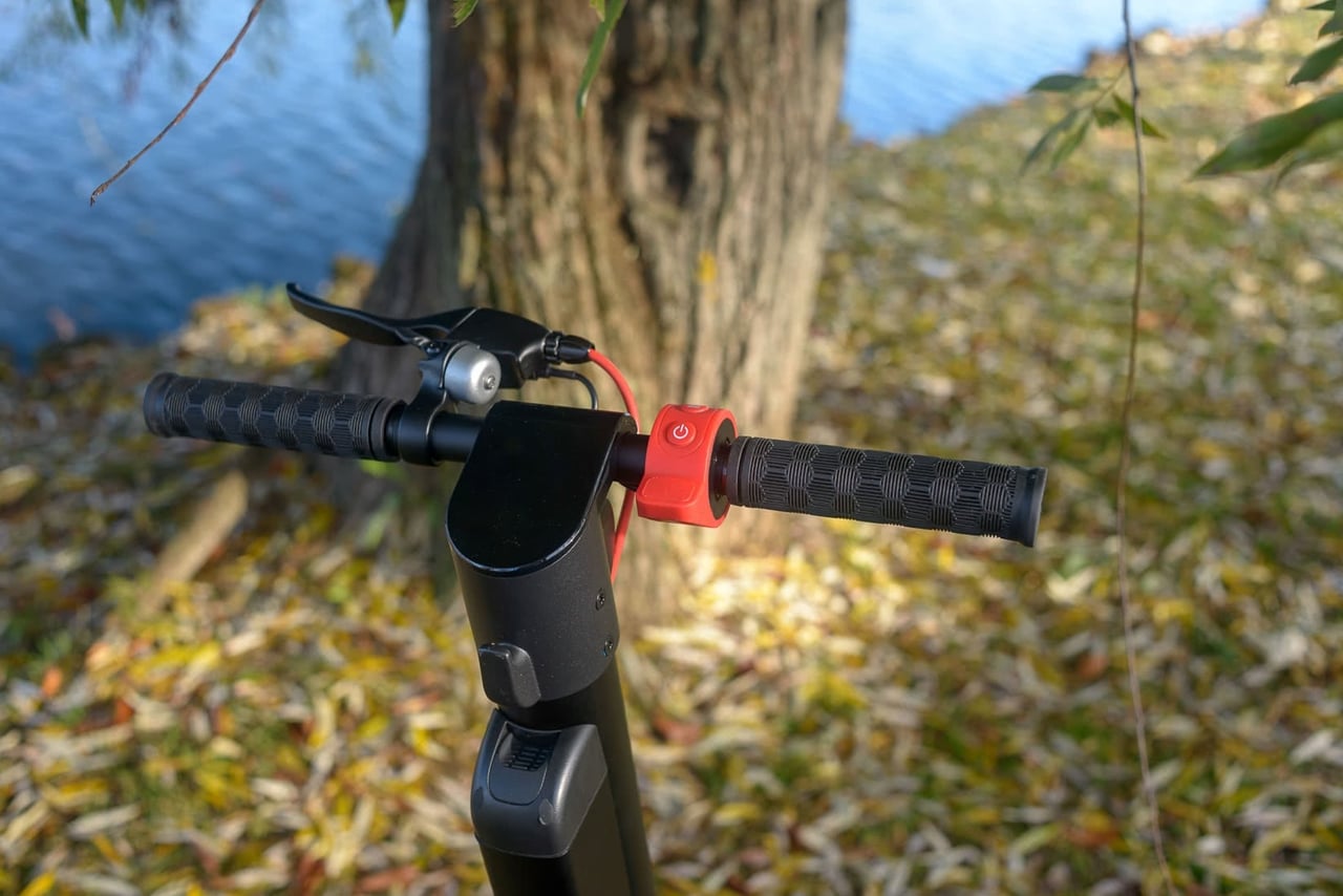 turboant x7 pro review electric scooter screen - Luxe Digital
