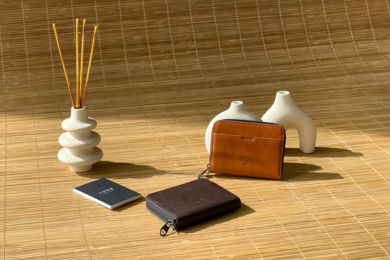 Vaultskin Mayfair wallet leather review - Luxe Digital