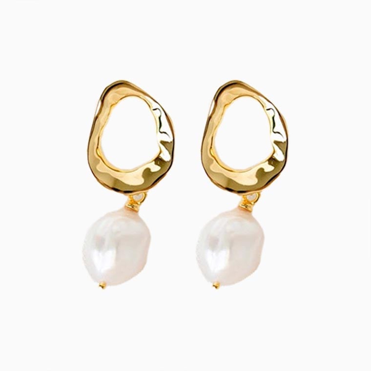 women cocktail attire guide linjer pearl drop earrings mathilde - Luxe Digital