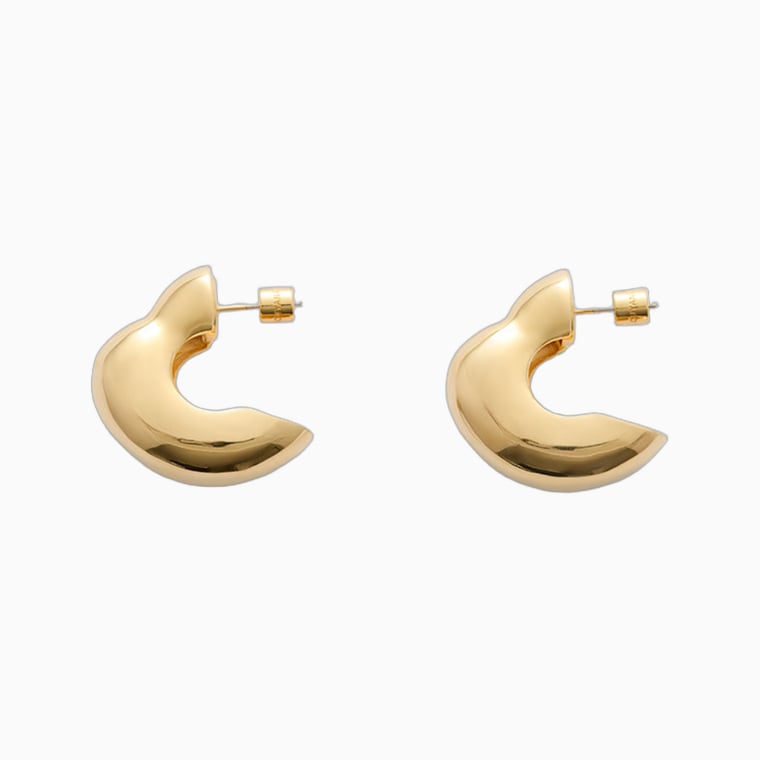 women smart casual dress code guide cuyana celestia hoop earrings - Luxe Digital